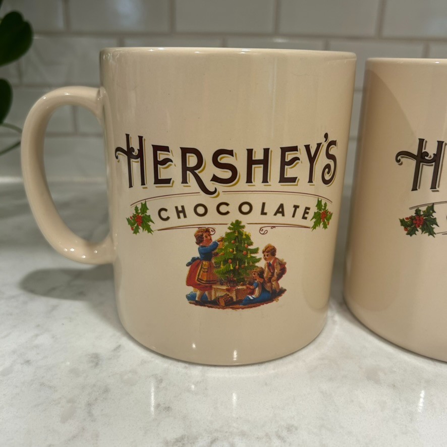 Hershey’s Set of 2 Chocolate Coffee Tea Vintage-Style Jumbo Mugs Christmas Theme