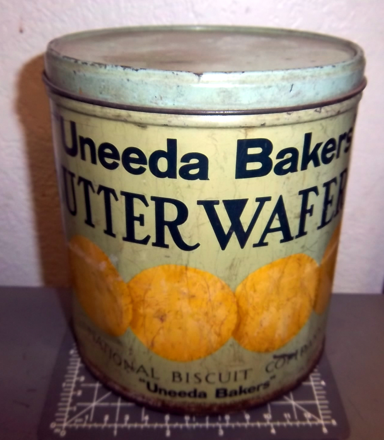 vintage Uneeda Bakers Butter Wafers tin, National Biscuit Company great graphics