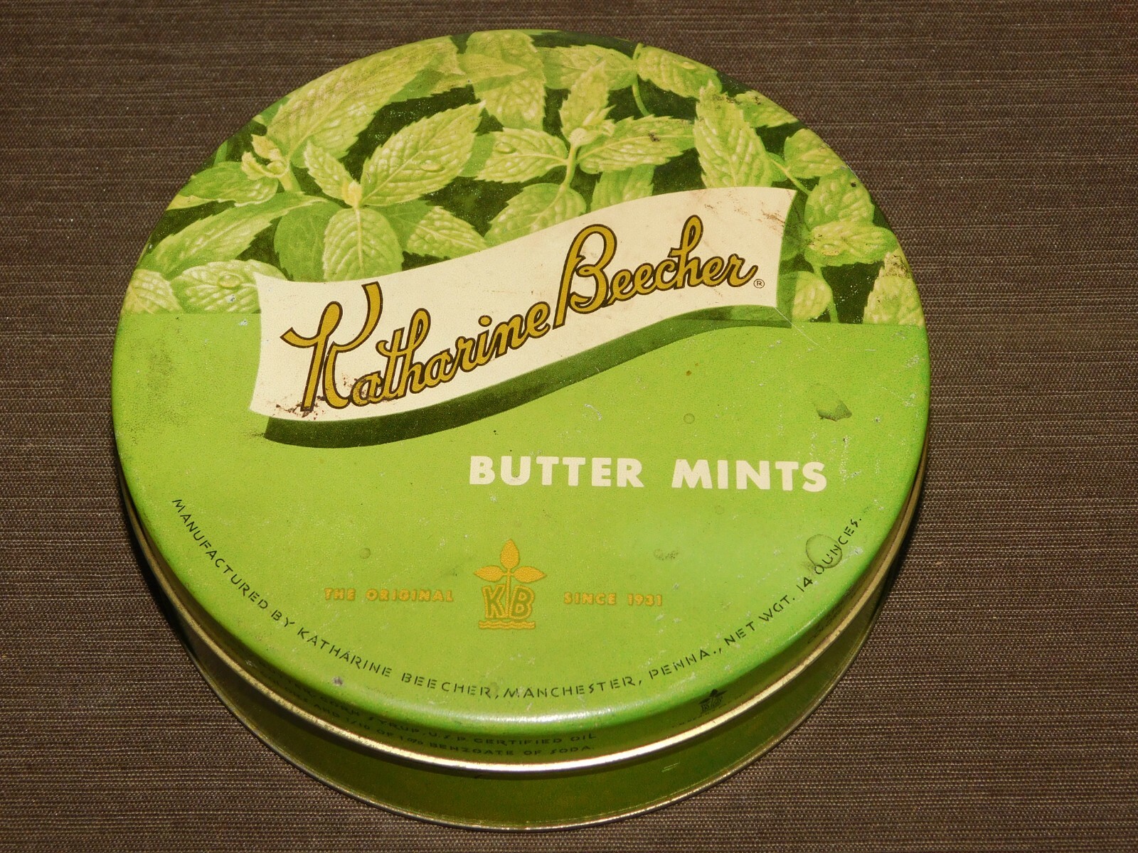 VINTAGE KITCHEN 1951 6 1/4″ ACROSS KATHARINE BEECHER BUTTER MINTS TIN CAN *EMPTY