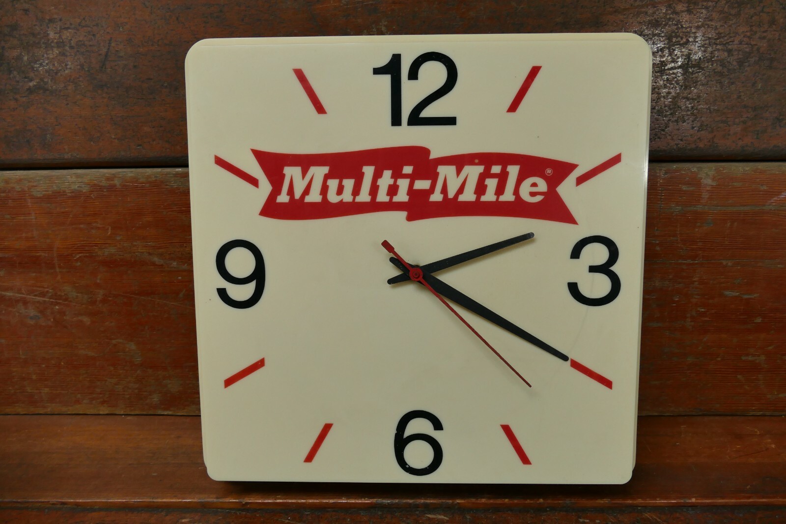 Vintage 1970s/1980s Muli-Mile Tires Plastic Light Up Dualite Advertising Clock