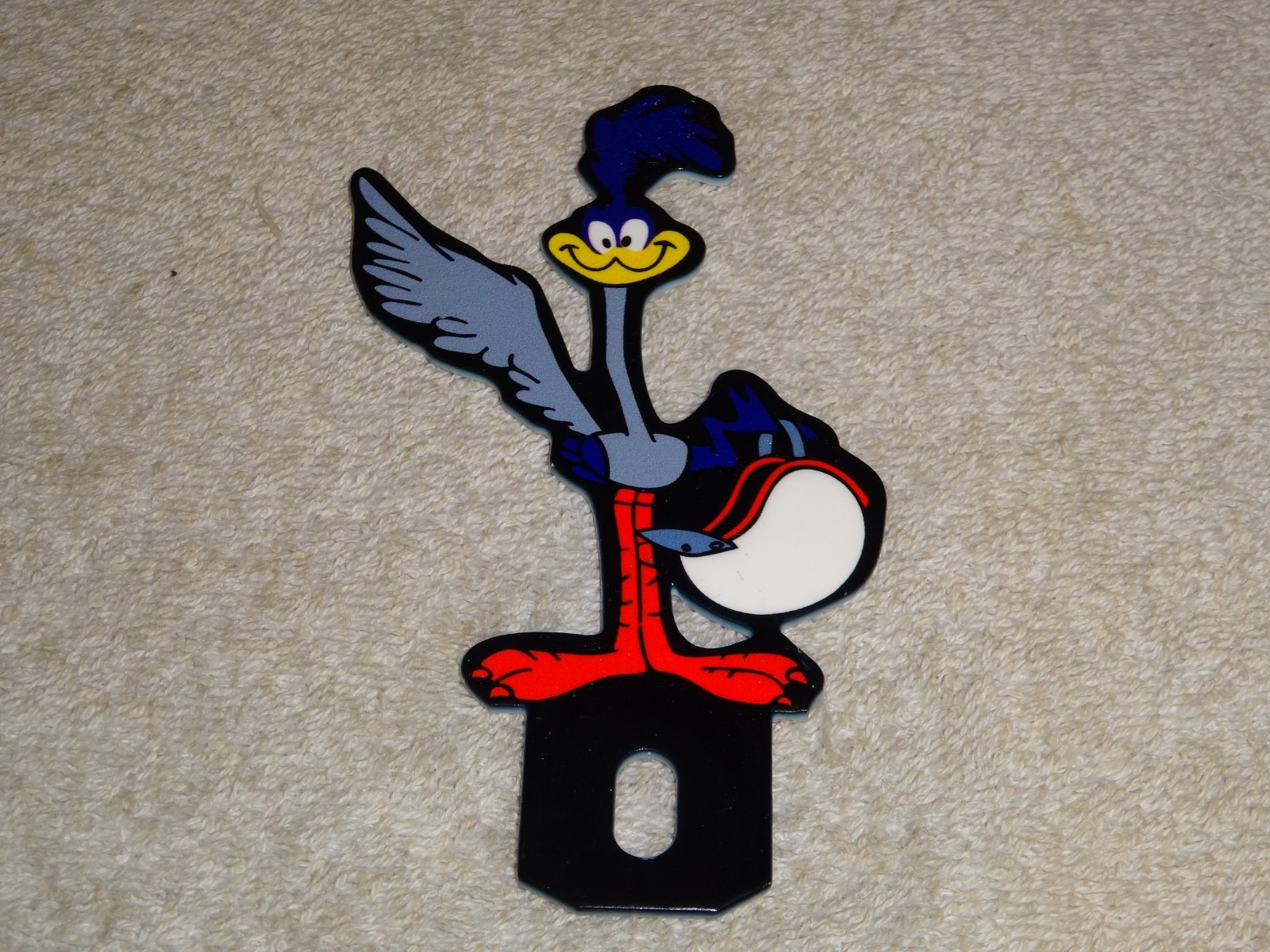 VINTAGE ROAD RUNNER LOONEY TUNES 5″ METAL GASOLINE OIL LICENSE PLATE TOPPER SIGN