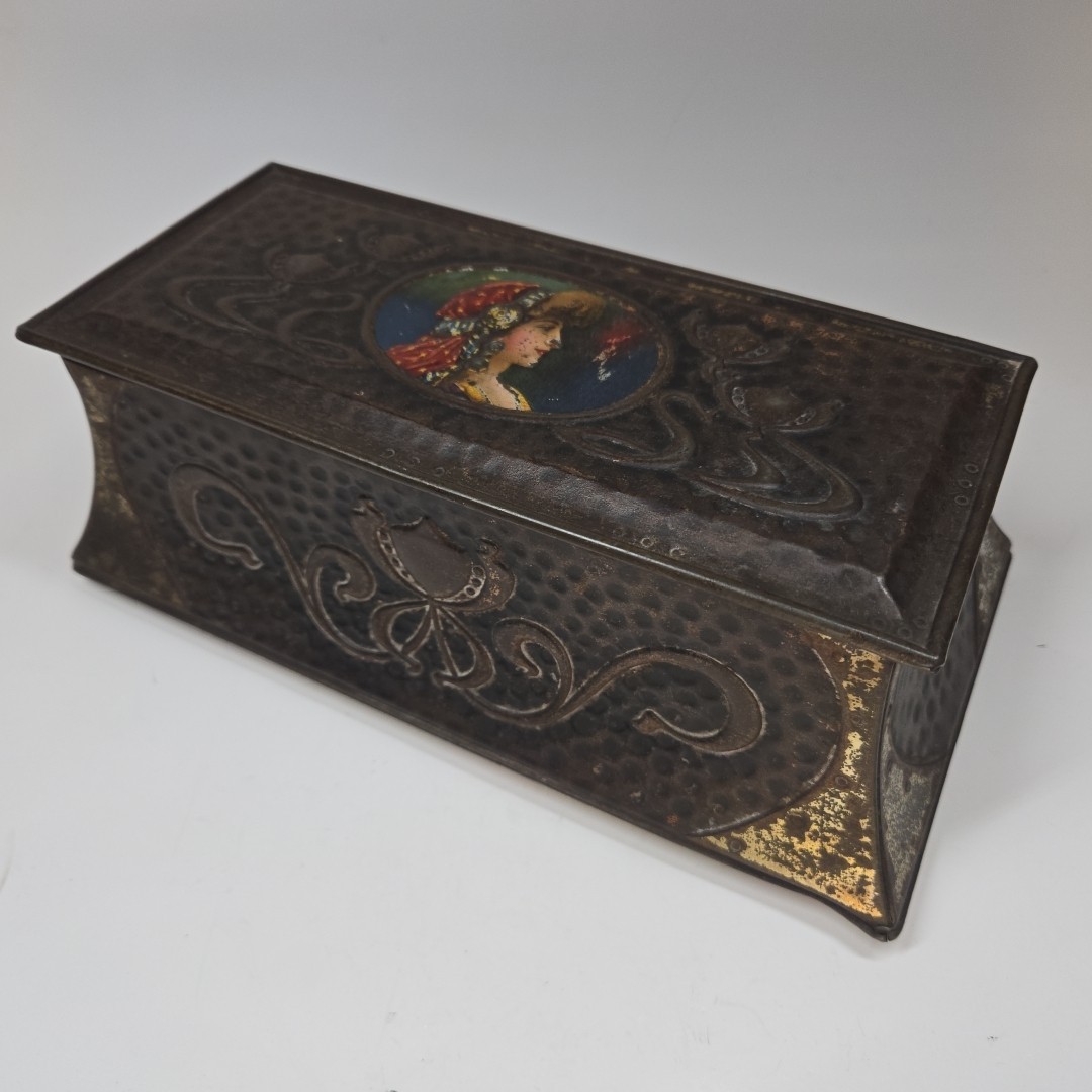 Vintage MacFarlane Lang & Co. Biscuit Tin – Victorian Glasgow London