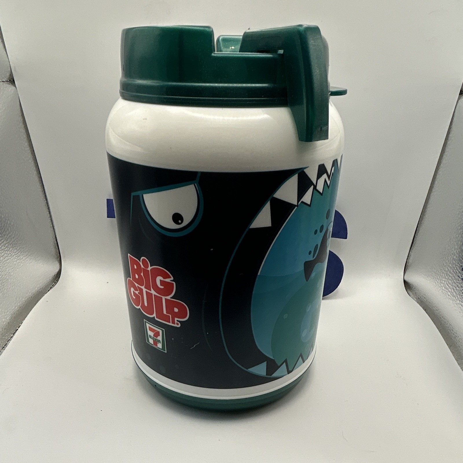 BIG GULP Whirley Large XM 52/64 Travel Mug BIG GULP SHARK &AMP FISH 7-ELEVEN Mug