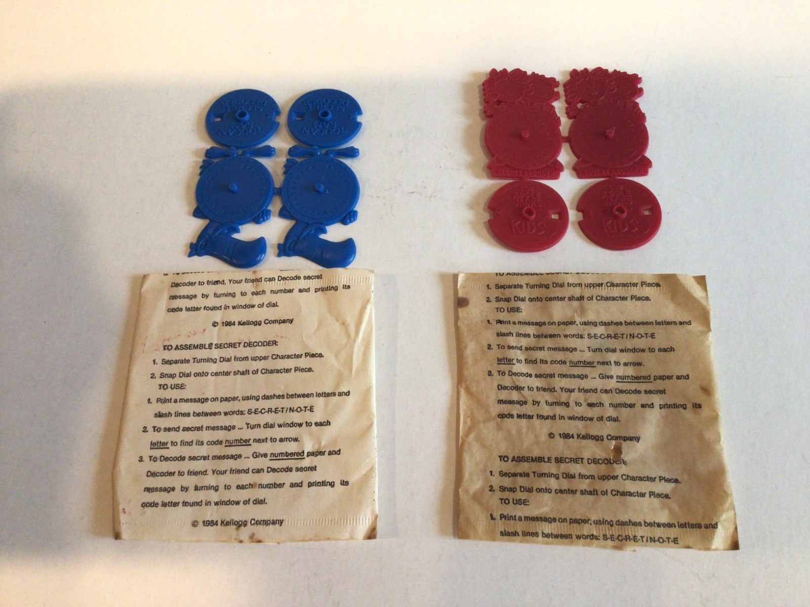CEREAL PRIZE 1984 Kellogg’s APPLE JACKS & TOUCAN SAM PROMO Secret DECODERS LOT+
