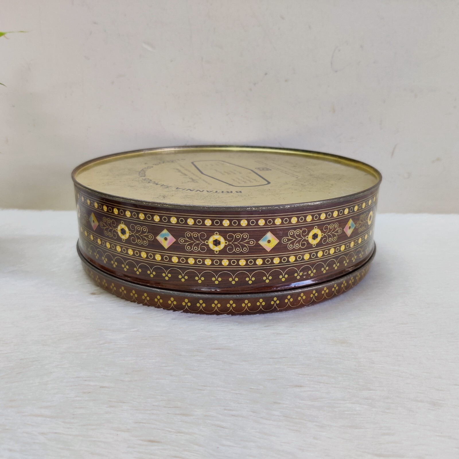 Vintage Mandala Graphics Britannia Assorted Biscuits Advertising Tin Box T293