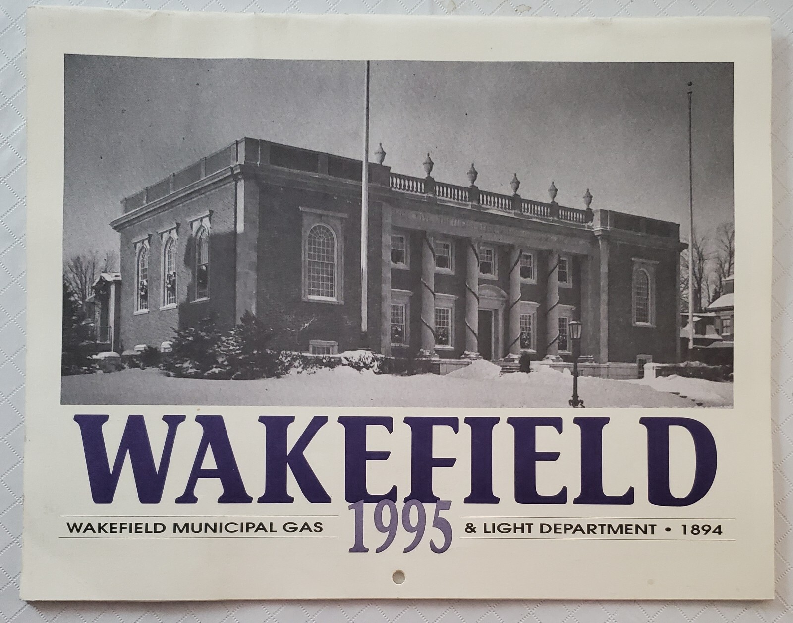 Vintage 1995 Wakefield, Mass Calendar; Large; 14″ x 11″; FREE Shipping!