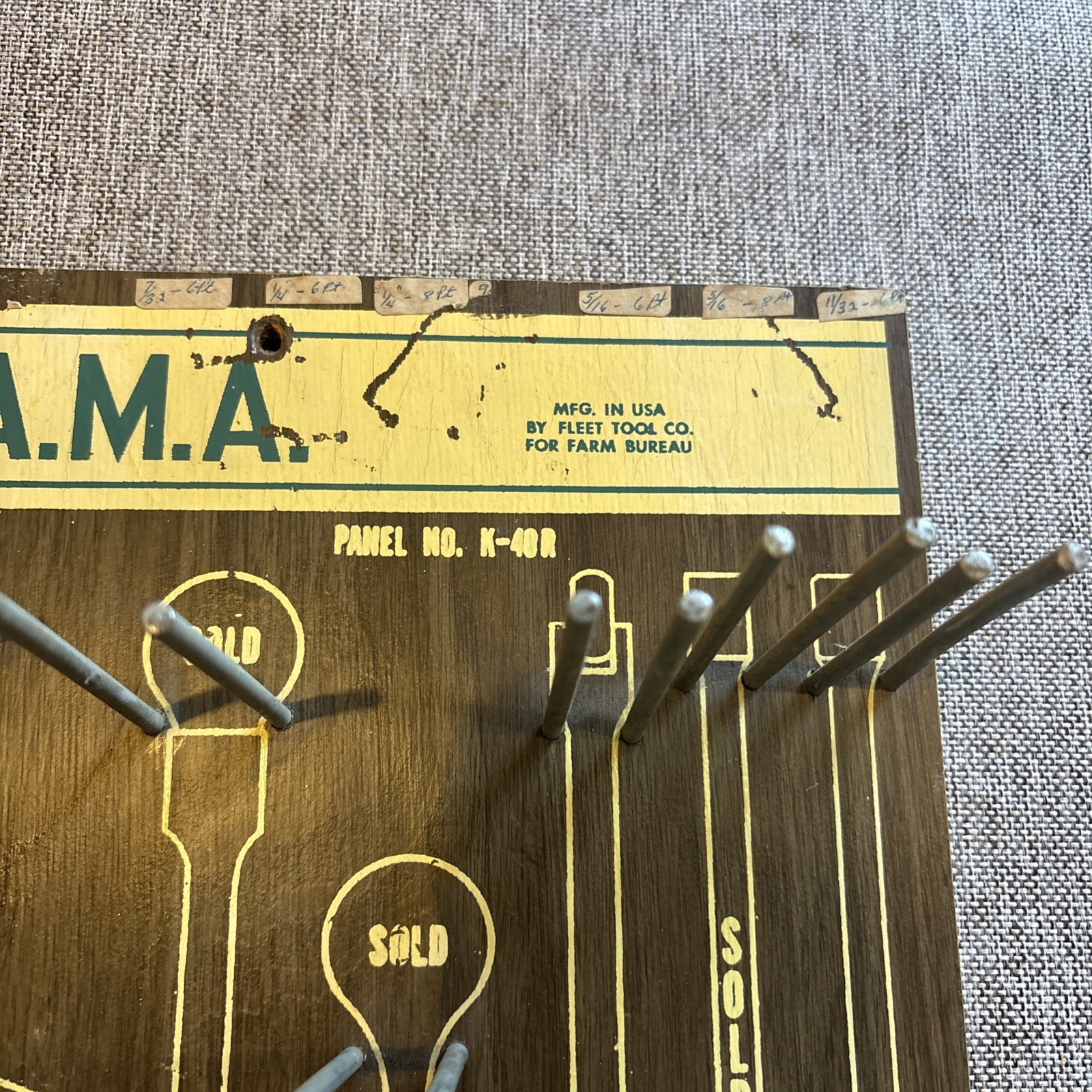 VINTAGE K.A.M.A. BY FLEET TOOL CO. HARDWARE DISPLAY TOOL SET BOARD 24” X 12”