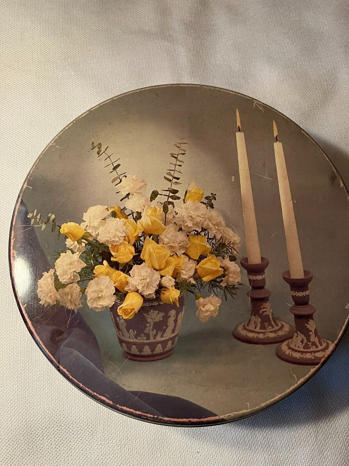 VTG Danish Cookie Tin Deer Park Baking Co. Wedgwood Jasperware Yellow Roses 10×4