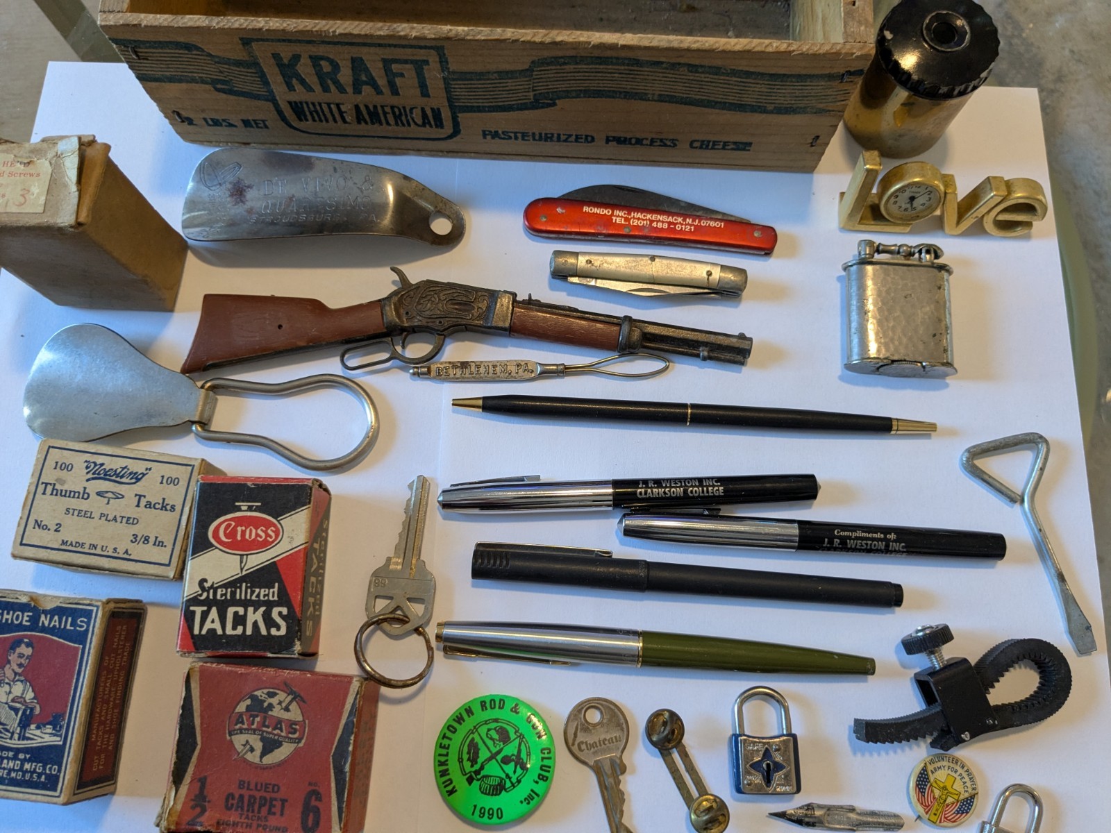 Vintage large lot of advertising items, tacks, shoehorns, pens, knives, + more