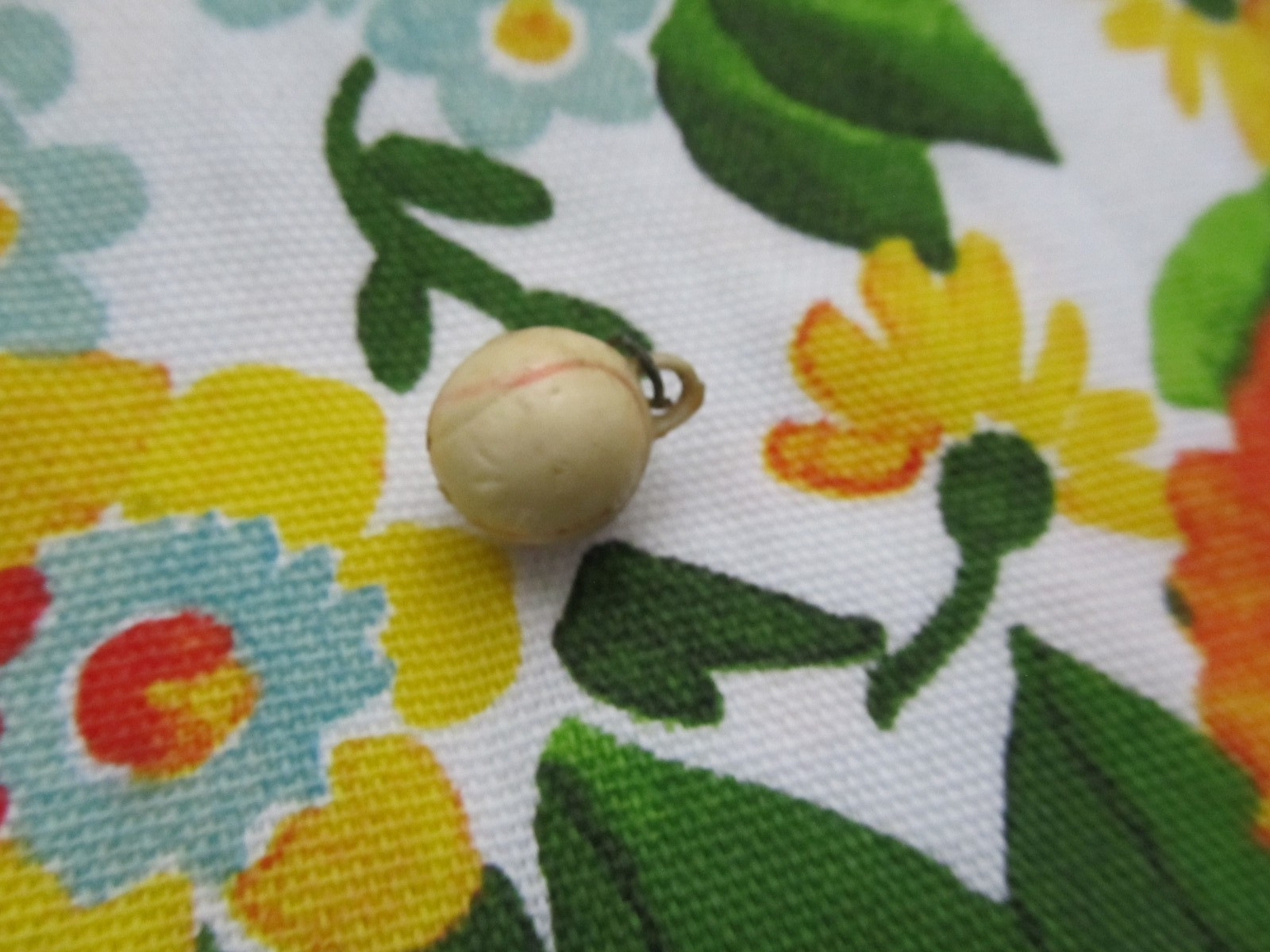 Vintage off-white celluloid plastic baseball Cracker Jack charm/toy