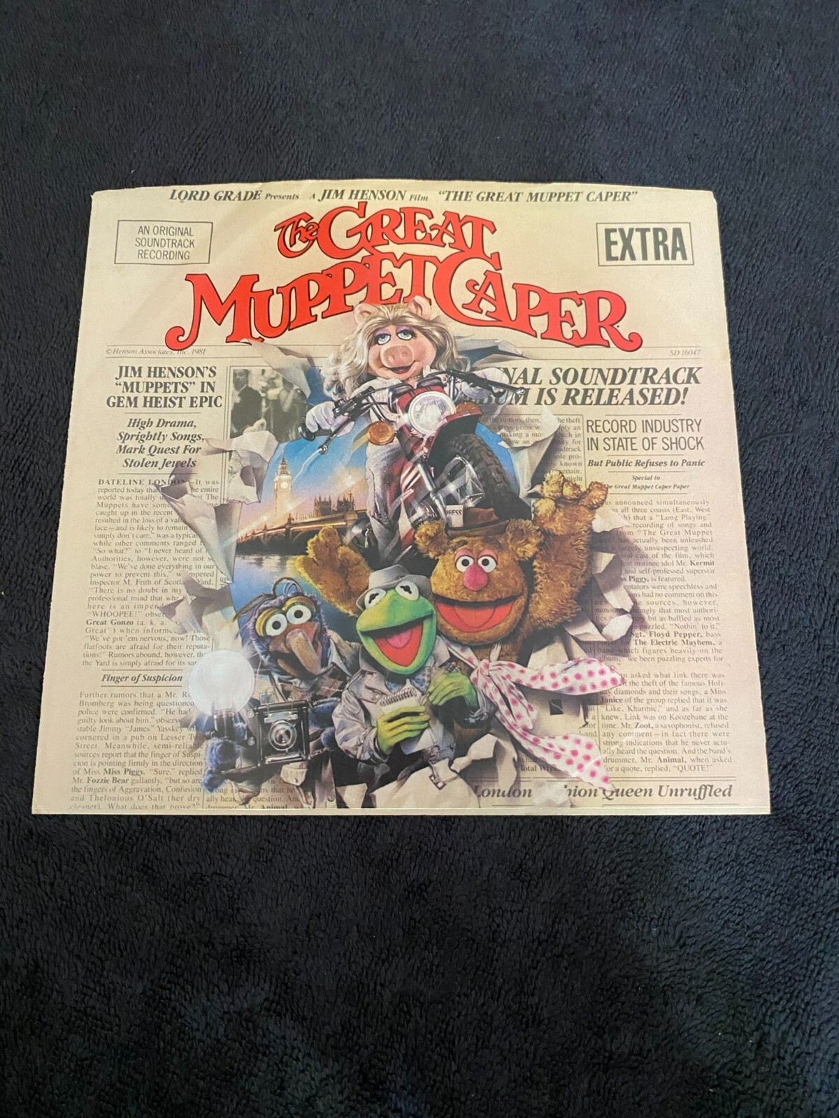 THE GREAT MUPPET CAPER 1981 picture sleeve with Kermit, Miss Piggy, Jim Henson