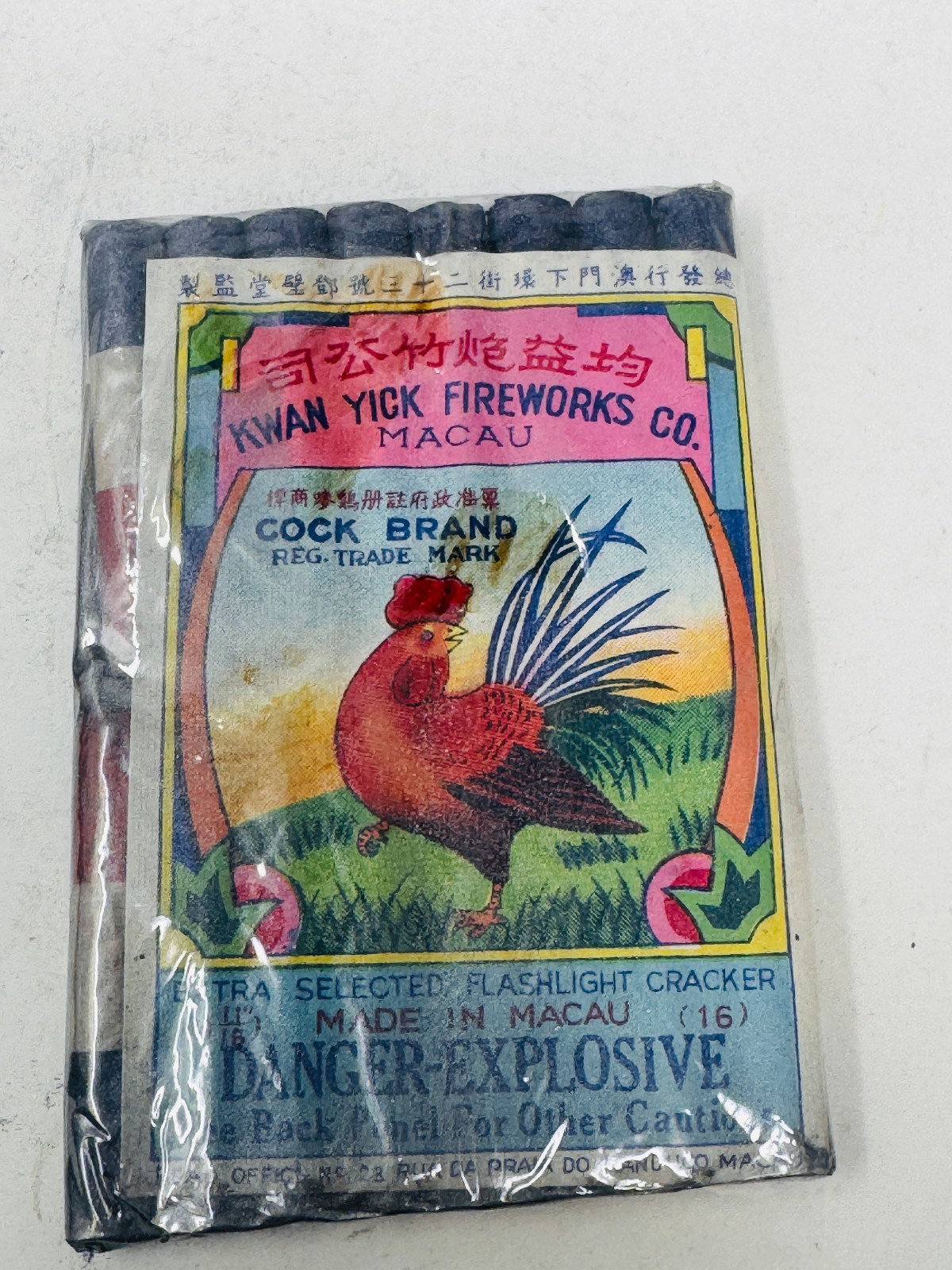 FireCracker Label COCK BRAND Kwan Yick 1 11/16″ 16 Macau Red White Blue