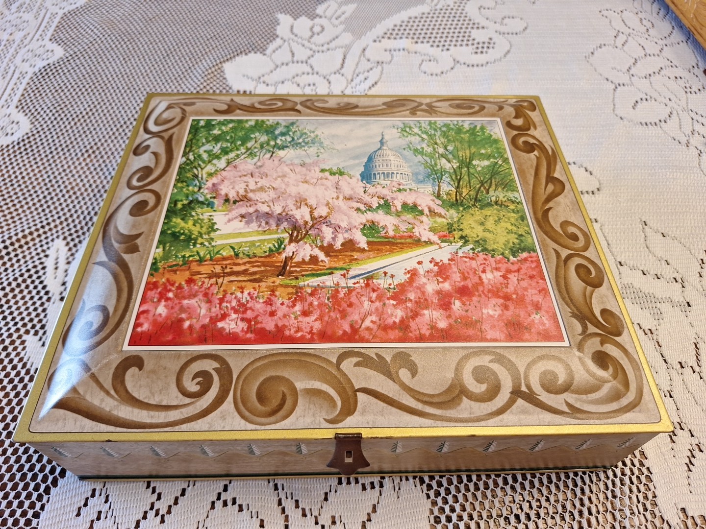 Sunshine Biscuits Empty Hinged Tin Made In USA Washington DC Cherry Blossoms Vtg