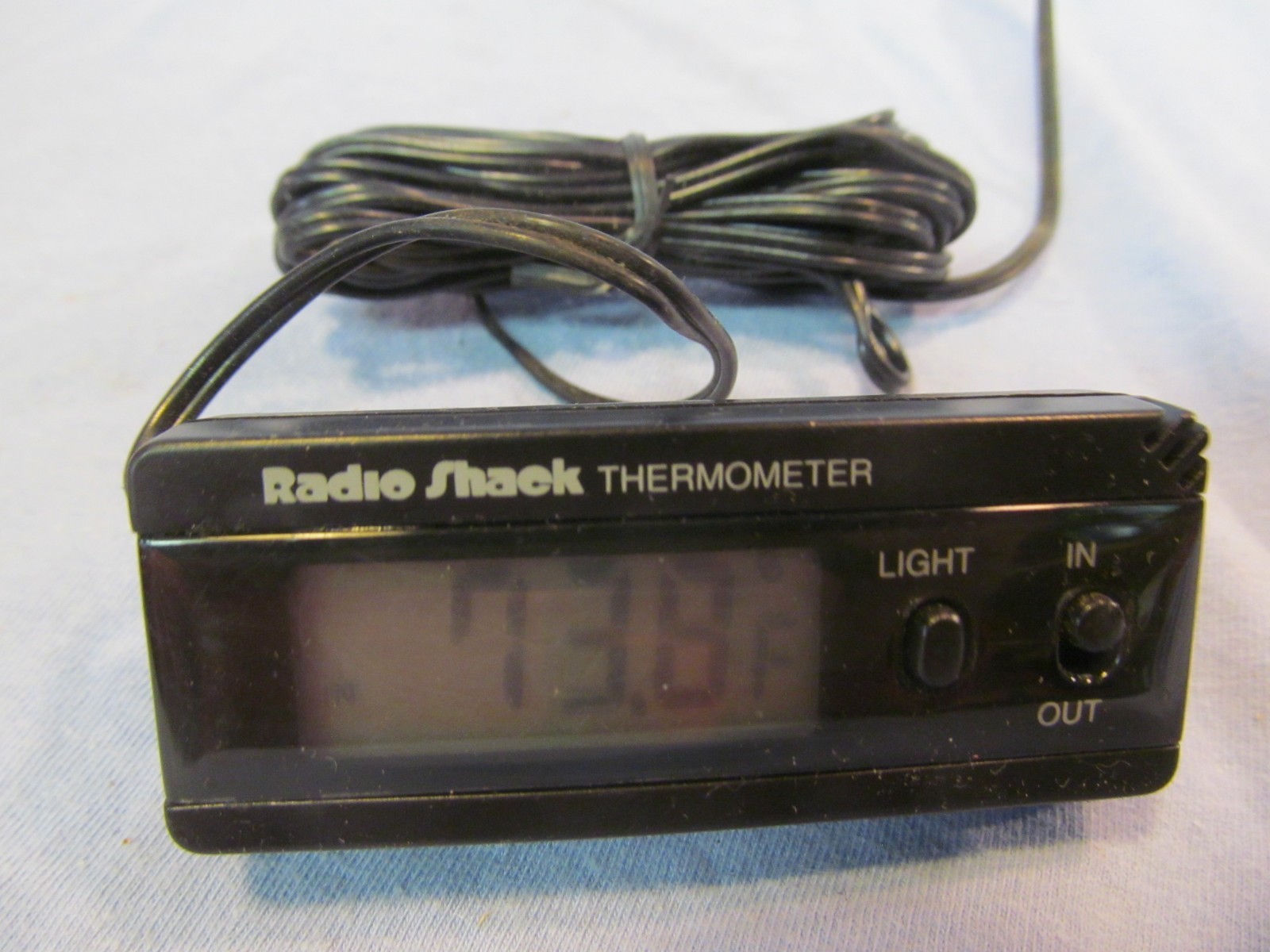 RADIO SHACK 63-1019 INSIDE OUTSIDE CAR RV THERMOMETER WITH BRACKET & NEW BATTERY