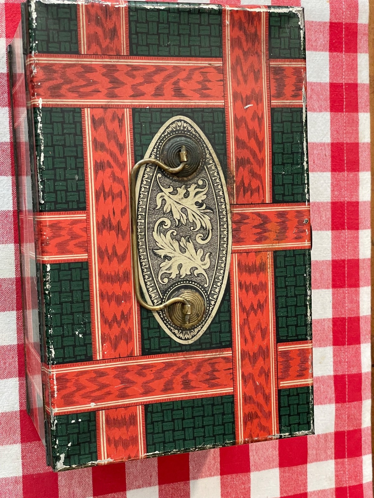 Antique Harris-Homes Bakery Biscuit Co. Tin New York City