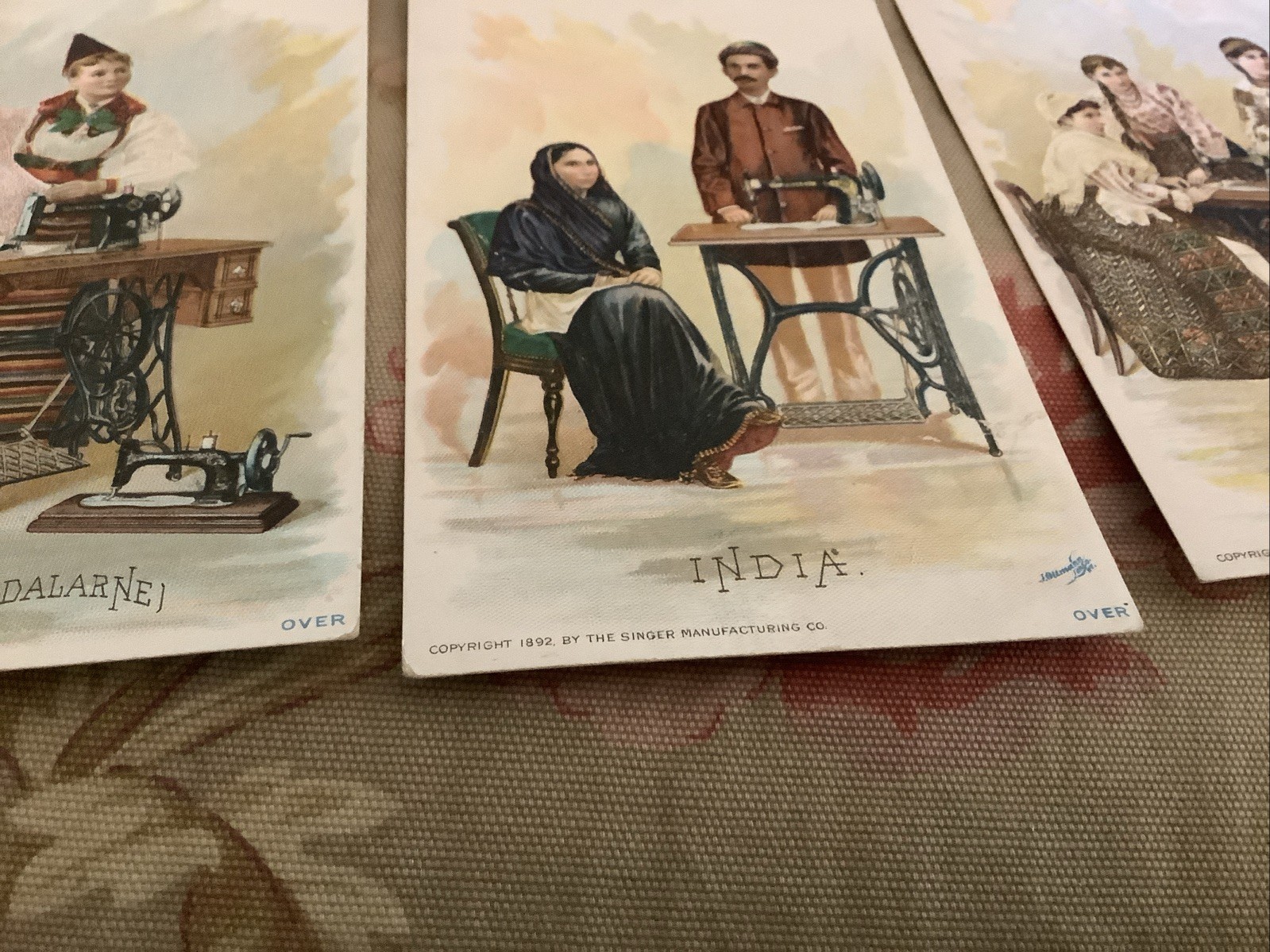 2621🌟Antique c1892 SINGER SEWING Costumes From Around The World Cards &Box (25)