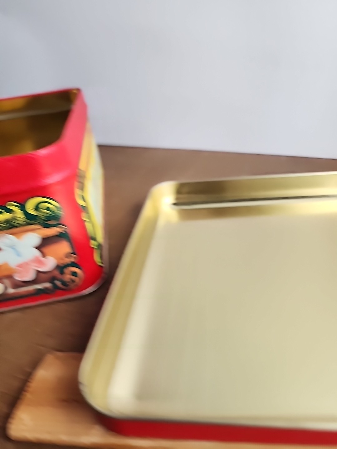 Vintage 1992 Crayola Tin Crayon Holiday Christmas Retired Storage EMPTY