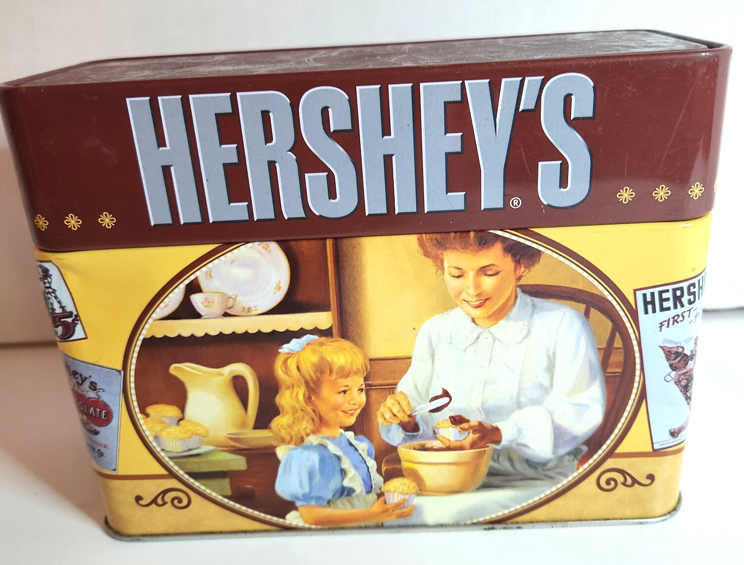 Hershey’s Chocolate Keepsake Recipe Box Tin with Recipe Cards, used