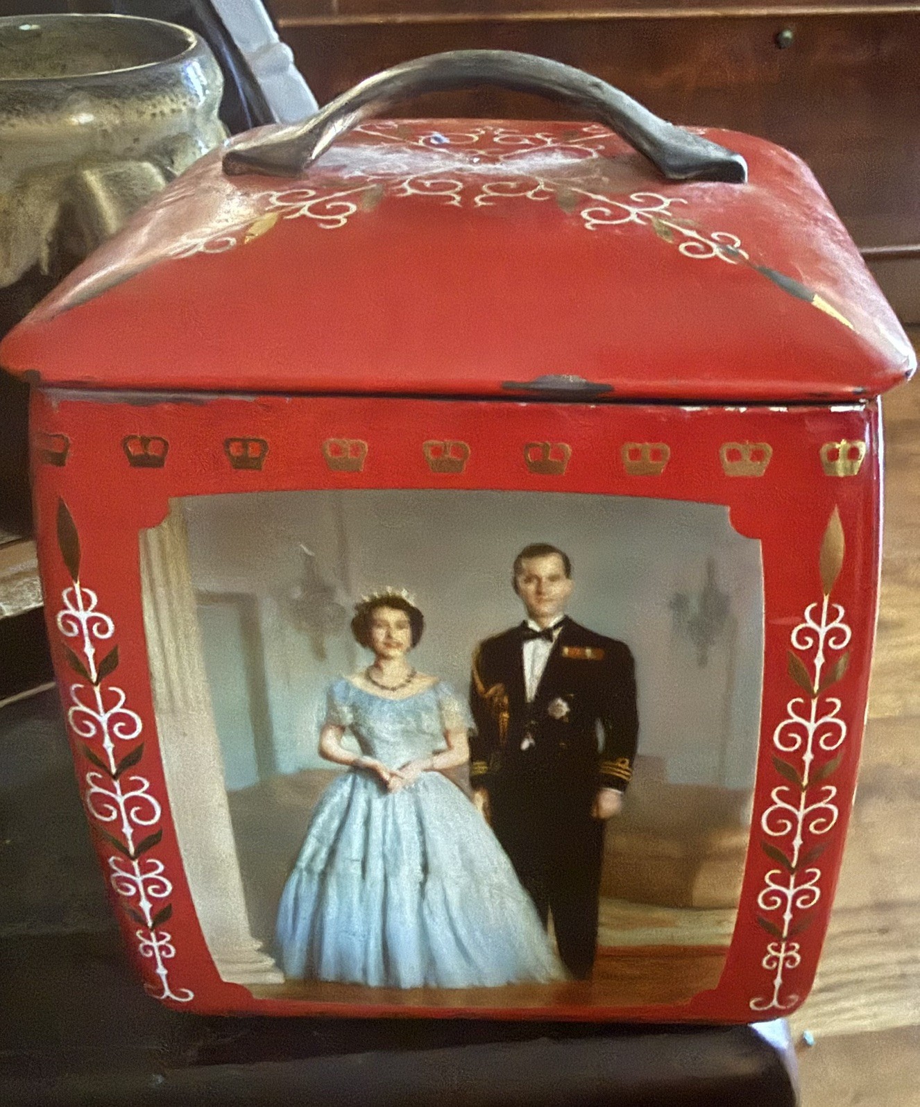Vintage Queen Elizabeth II Coronation Toffee Tin Edward Sharp & Sons not marked