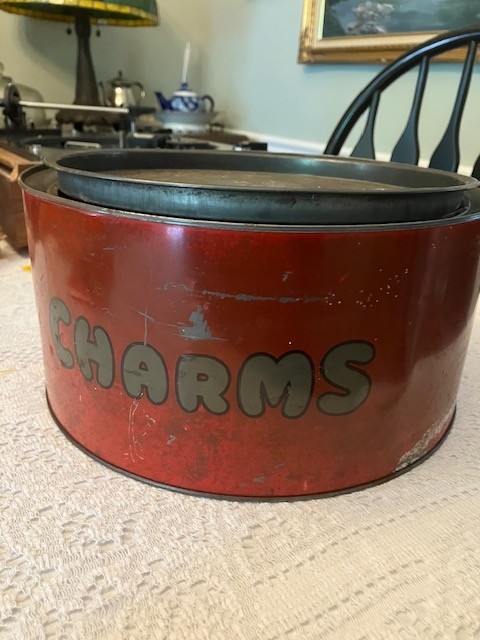 VERY RARE 1920’s VINTAGE WONDERFUL CHARMS HARD CANDIES 10.5″ ROUND TIN