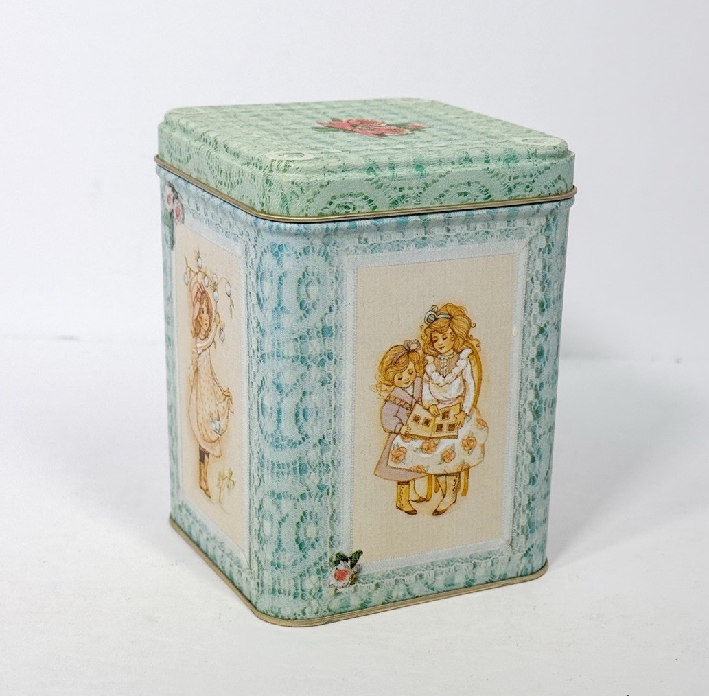 1981 Vintage Tin Container 5″ x 3.5″ Teal Lace Cottagecore Look (Tin only)