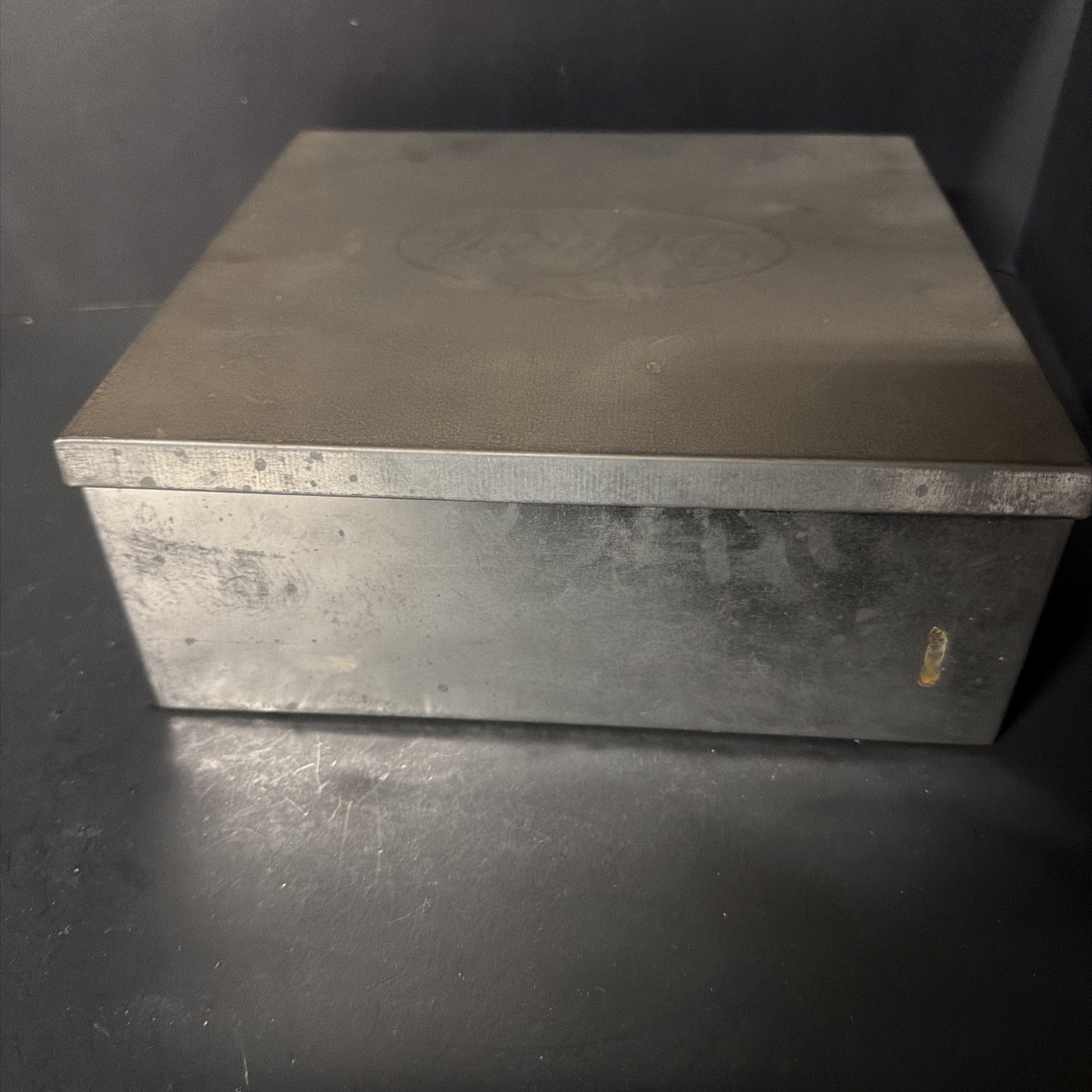 Vintage DELACRE Metal Tin Cookie Box 9 x 8.5 Biscuit Container Advertisement