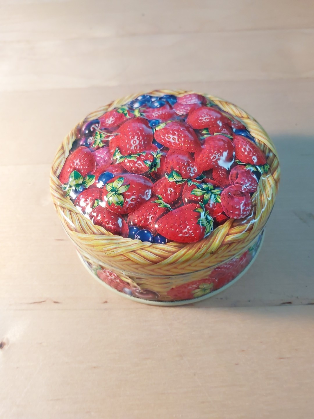 Churchill Confectionery Summer Berries Beautiful Strawberry Relief Case