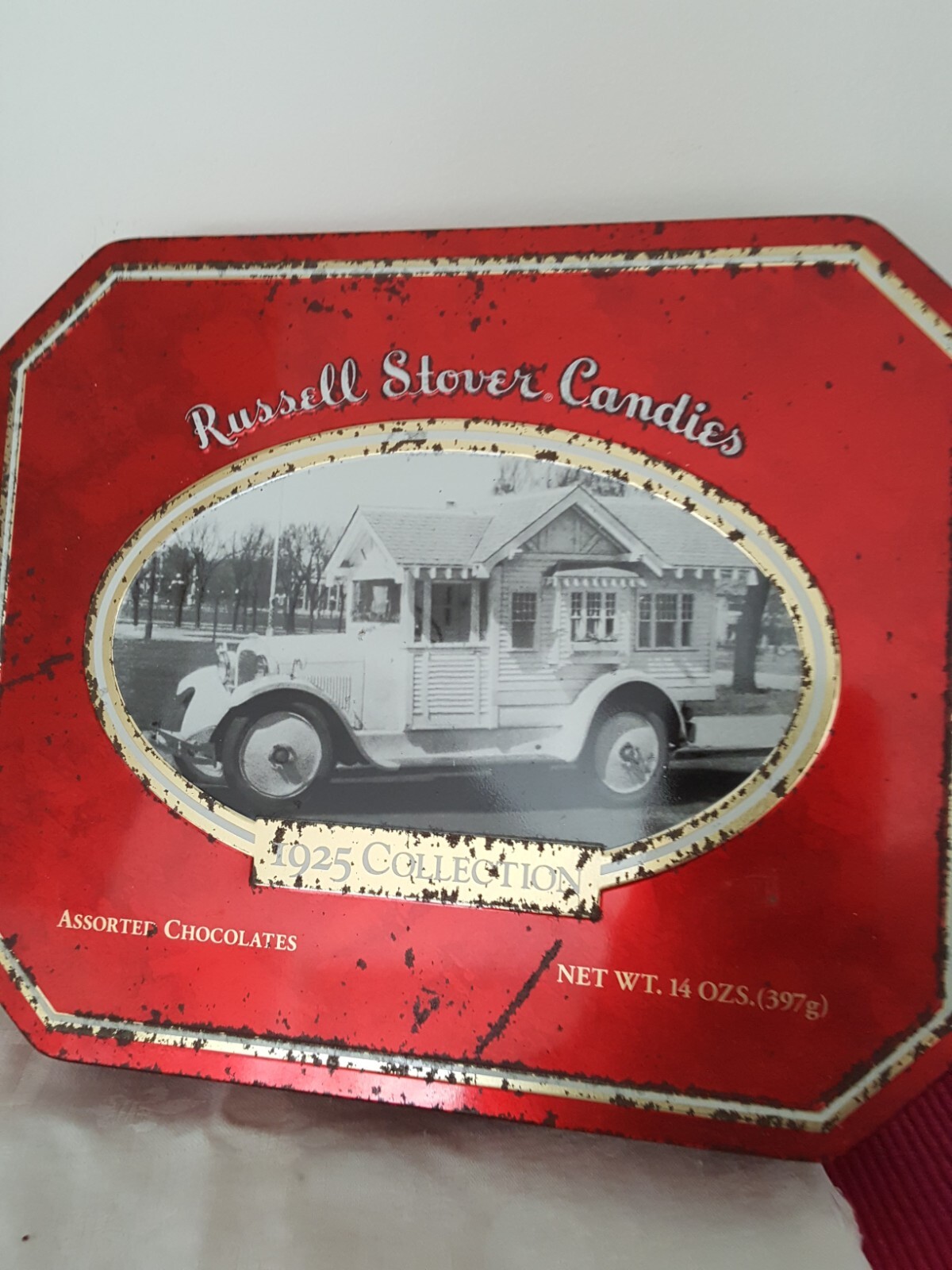 Russell Stover Candies 1925 Collection TIN-CAN-AD-Bungalow Truck 10L X8.5H X1.7″