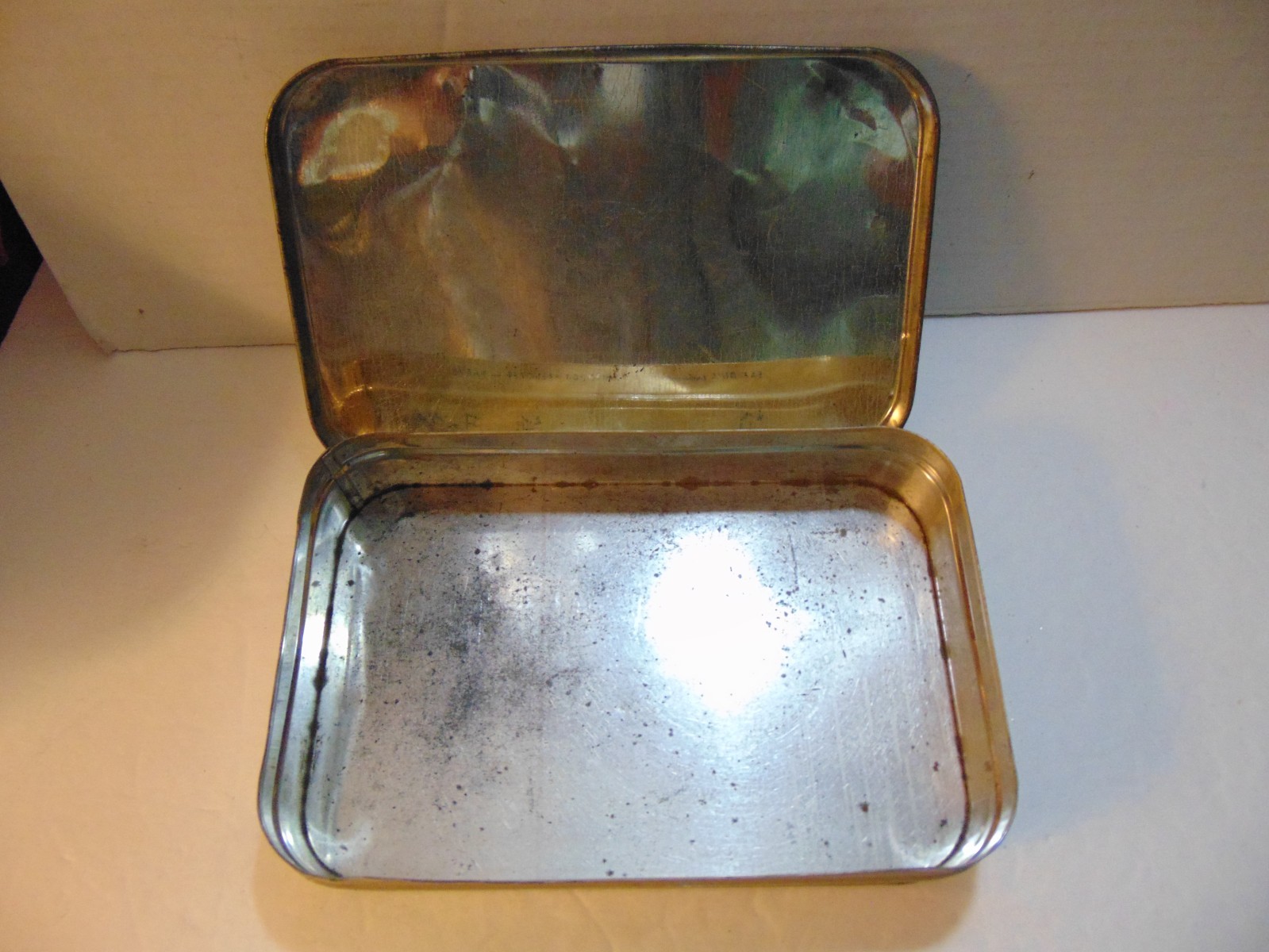 BARTON’S BONBONNIERE KOSHER FOR PASSOVER CHOCOLATE TIN–VINTAGE