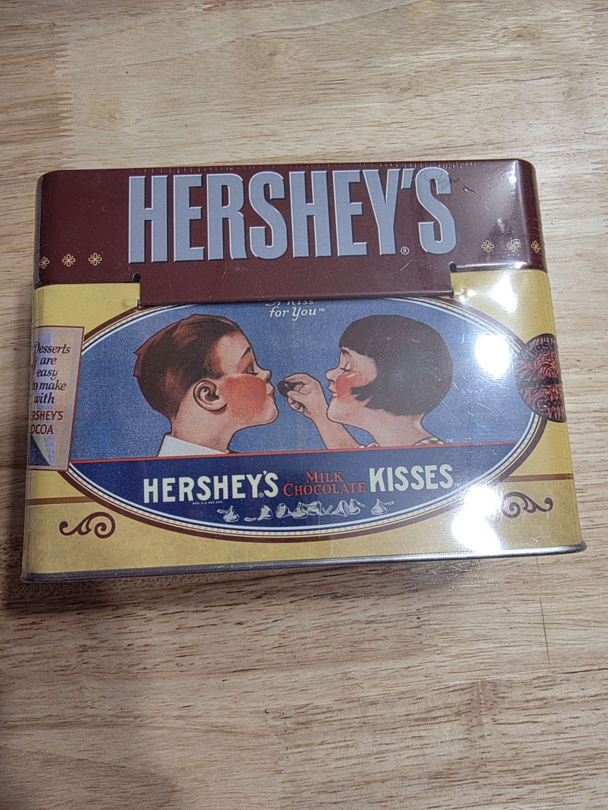 2011 HERSHEYS Recipe Card Collection Tin Box 99 Cards with Dividers