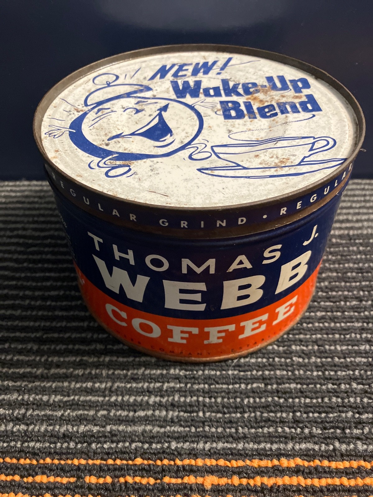 VINTAGE 1949 COFFEE TIN W/LID – THOMAS J. WEBB CHICAGO ILLINOIS – WAKE UP BLEND
