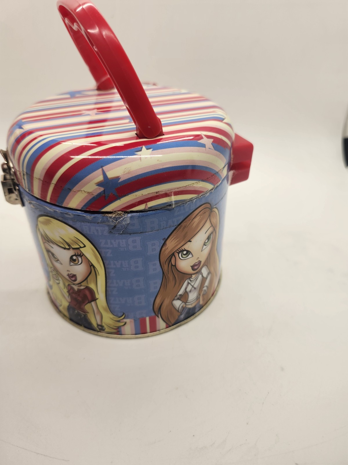 Vintage 2004 Lil Bratz Candy Cool “Star Struck” Marshmallows Tin Purse Handle