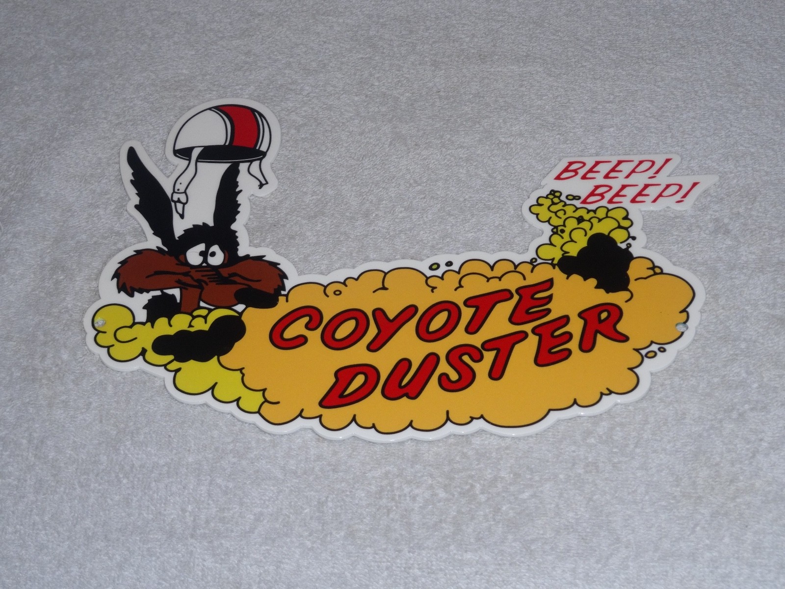VINTAGE PLYMOUTH ROAD RUNNER COYOTE DUSTER 12″ METAL GASOLINE & OIL SIGN WILE E.