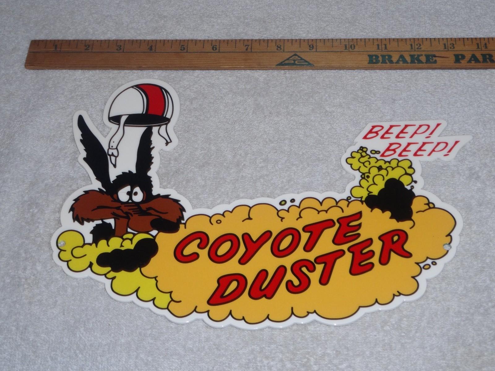 VINTAGE PLYMOUTH ROAD RUNNER COYOTE DUSTER 12″ METAL GASOLINE & OIL SIGN WILE E.