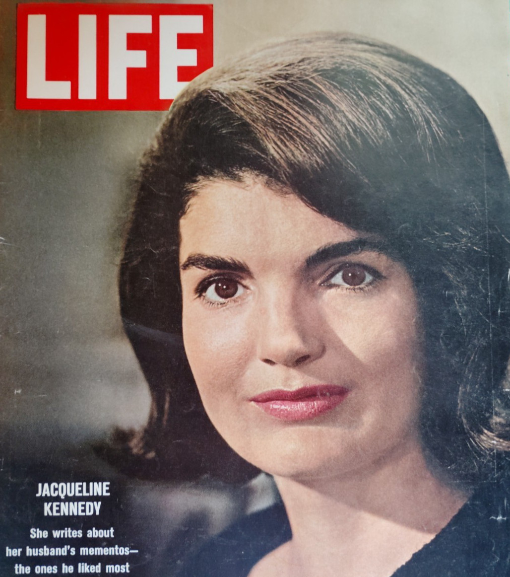 Vintage 5/29/1960 Cover Photo Life Magazine Jaqueline Kennedy