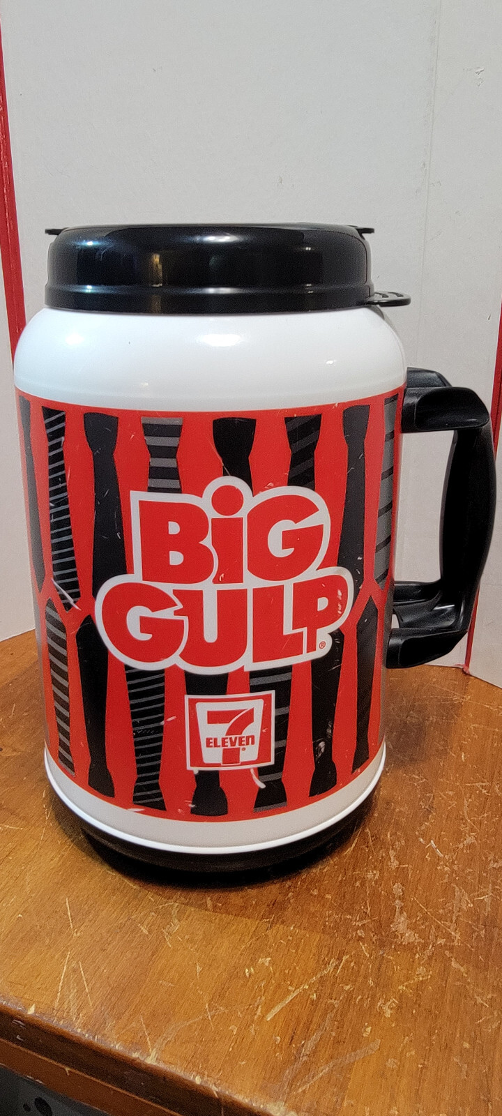 7 – Eleven 7 11 Big Gulp 2015 Red black white gray ties 100 oz. Insulated XM-100