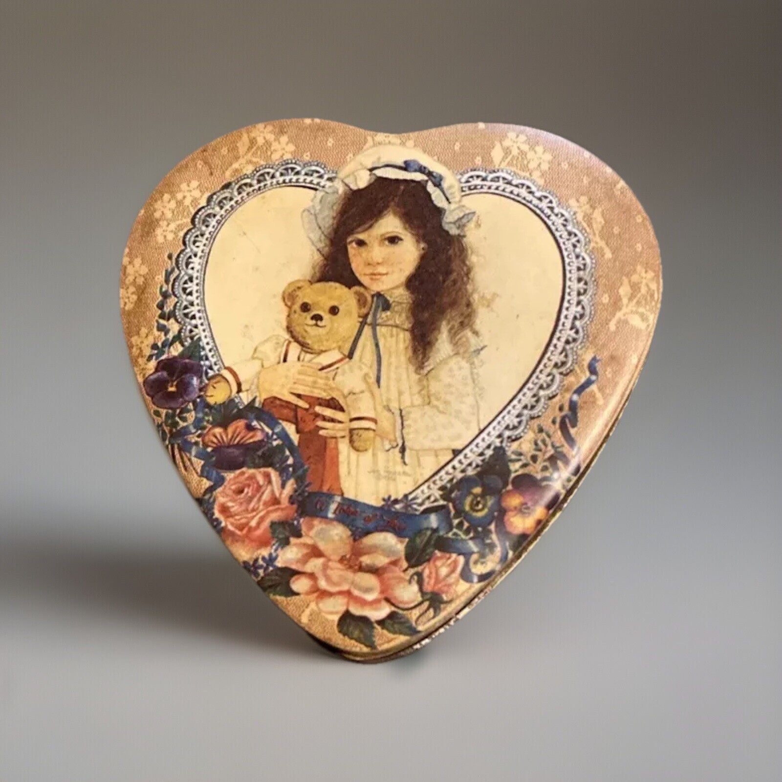Vintage 1987 COTTAGE CORE Heart Shaped FLORAL TIN Flower Bouquet