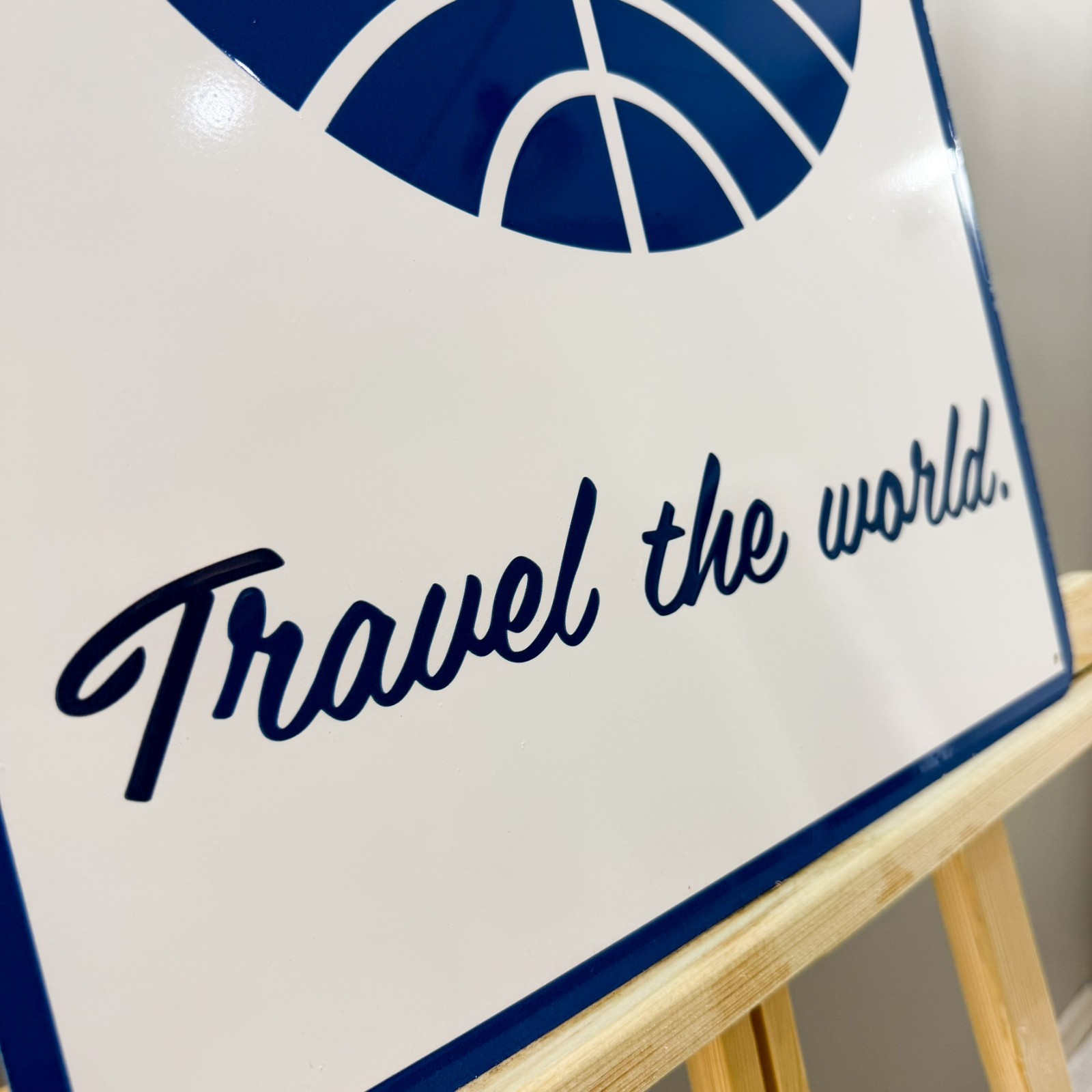 Pan Am – “Travel the World” Airline Logo Metal Sign – 60 × 40 cm (23.6” × 15.7”)