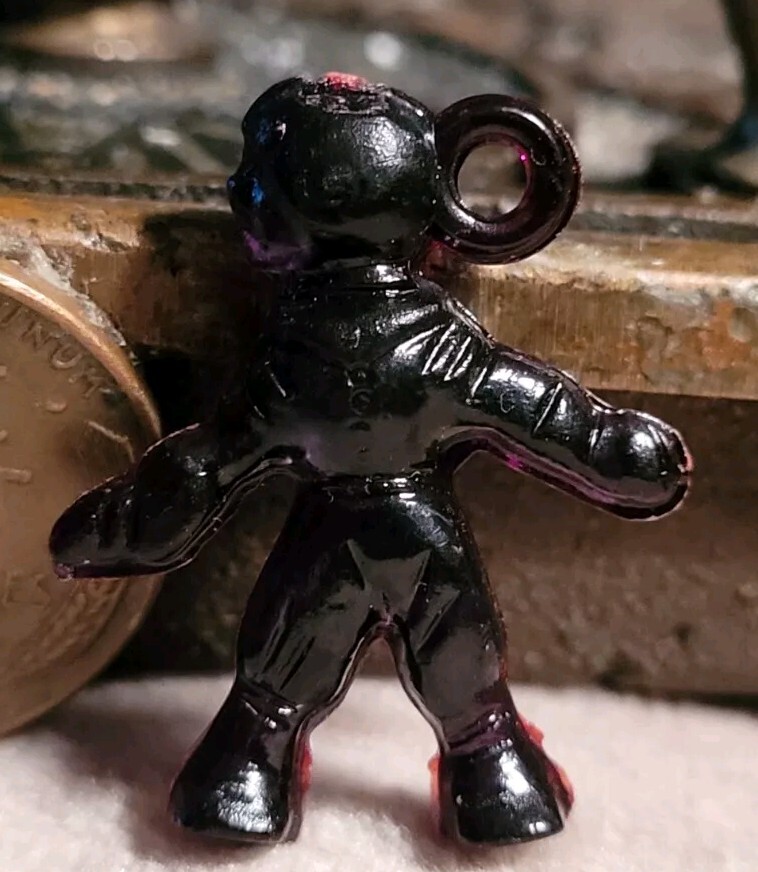 Vintage Black Purple SPACEMAN ASTRONAUT ALIEN gumball charm prize jewelry