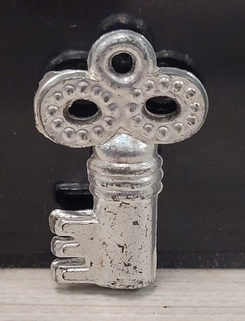 Vintage Silver Chrome KEY gumball charm prize jewelry