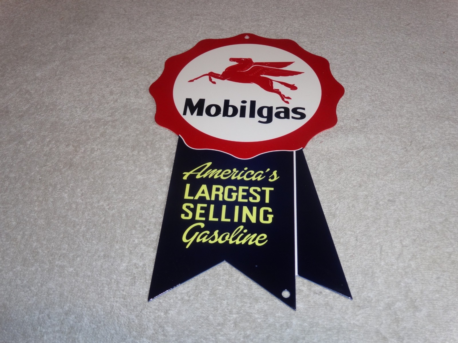 VINTAGE MOBIL MOBILGAS AMERICA’S LARGEST SELLING GASOLINE METAL PEGASUS OIL SIGN