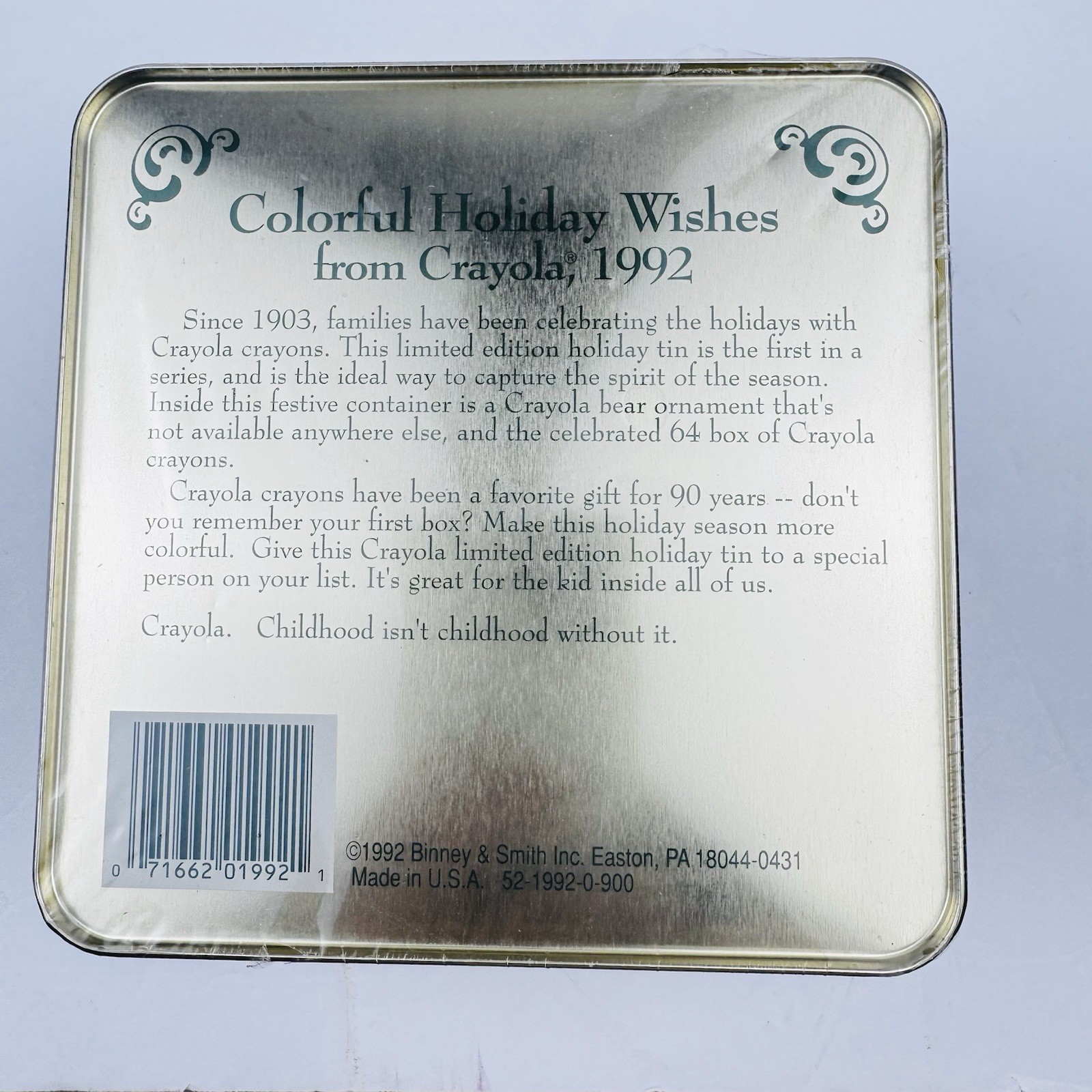 1992 Crayola Collectible Holiday Tin Sealed Gift Set Bear Ornament Crayons