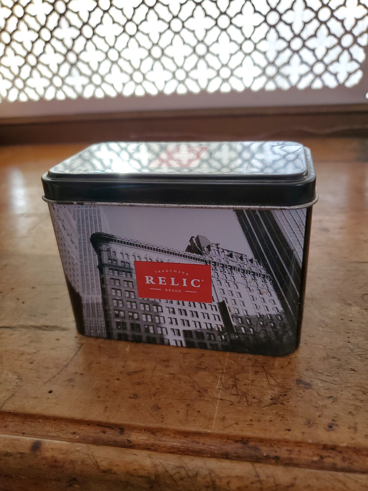 Tin Trademark Relic Brand Black Red White City Scene Papers D