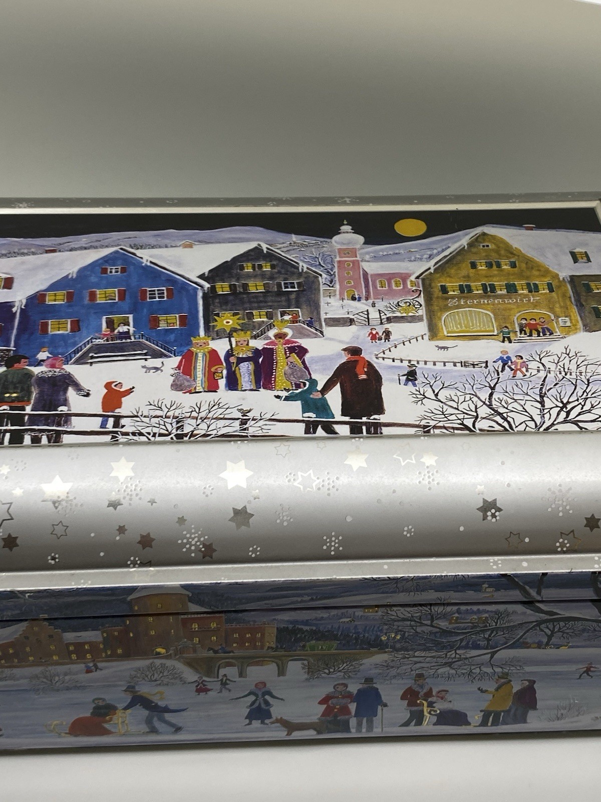 VNT Winter Schmidt Christmas Cookie Tin 3 Wise Men, Ice Skating Snowy Scene